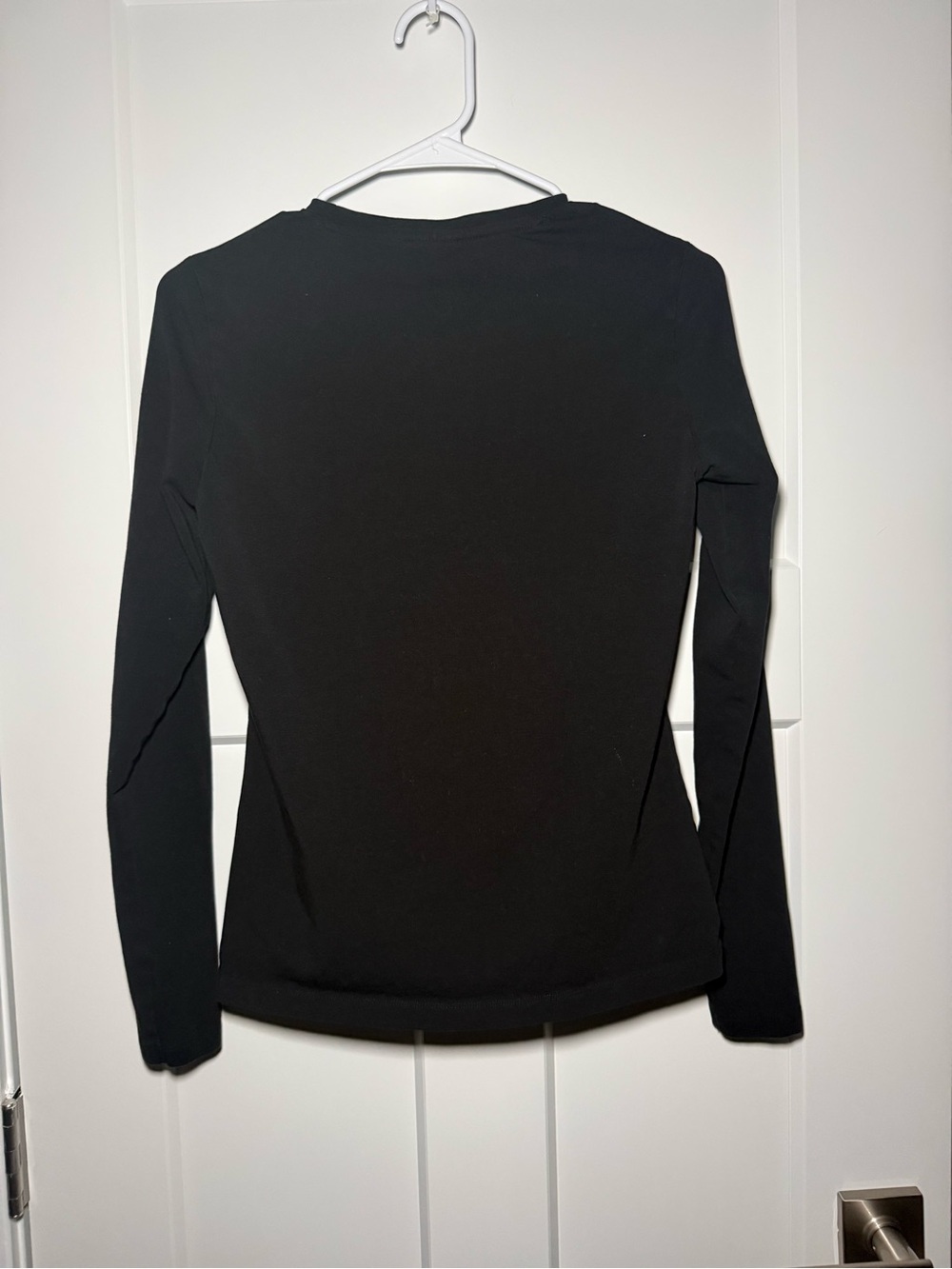 ASOS Black Long-Sleeve Crewneck Tee Organic Cotton - Picture 6 of 6